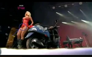 Lady gaga 被懷疑是雙性人.jpg (66 KB) 疑似露出下體的照片