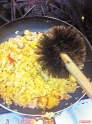 一名姓劉的廚師在 facebook上載相片，指自己用鮑魚刷炒飯
