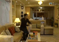 2c4RiUX.gif (696 KB) 唐立言變身超級撒雅人圖