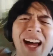 勇狗在教會旁大叫上帝已死