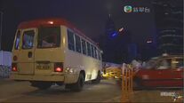 小巴車牌大小不合尺寸，車內出現假人（《溏心風暴之家好月圓》第9集）