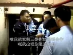 極醜惡大叔：有冇搞撚錯啊乜嘢叫做數123啊？你睇得奧運多呀嘛，點樣123呀？456又得唔得㗎？係咪學堂教你㗎？仲有呀，你拉人哋歐打咪得囉，點解又拉咗差辦公呢？你都係拉一次呀嘛，10條罪你都係拉一次呀嘛，你唔使咁長氣㗎⋯仲有呀你係散仔咋，你拉返去呢，上頭先至話拉乜嘢告乜嘢㗎，係你冇權話事㗎，你有一個搓仔嚟嘅咋。