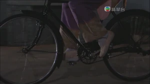 劇中出現女角踏單車的鏡頭