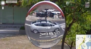 有網民無意中從反光鏡看見Google街景拍攝車的真身