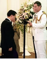 Sir Donald Tsang knighted.jpg (25 KB) 曾蔭權爵士接受查理斯王子頒授爵位