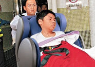 1295807992.jpg (113 KB) 感冒童在天王椅上自瀆過度不支暈倒