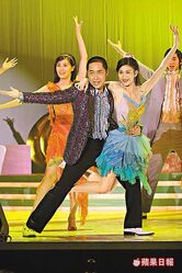 馬浚偉和李彩華二人在慈善籌款節目《博愛歡樂傳萬家》合作大跳辣身舞。