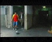Kickballl.gif (1.1 MB) 小朋友踢足球篇