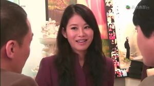 EU19rmvb 001554306.jpg (153 KB) 圖1:第19集,一名女臨記充當婚紗店員招待「Laughing哥」和「芯姐」。