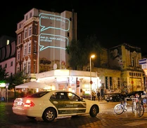 Fake bldg graffiti02.jpg (311 KB) Fake bldg graffiti02