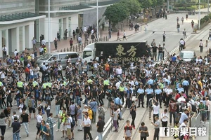 1622321 10152875164382448 6878082315385709258 o.jpg (104 KB) 《蘋果日報》facebook專頁圖片