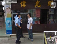 Ggmapcap police.jpg (299 KB) 有網民發現街景中出現警察問候途人的景象