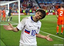 Arshavin438getty.jpg (38 KB) 艾沙維在一場足球比賽中的示範