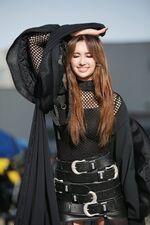 Everglow Crank In Film Backstage Aisha 아샤3-1333x2000.jpg