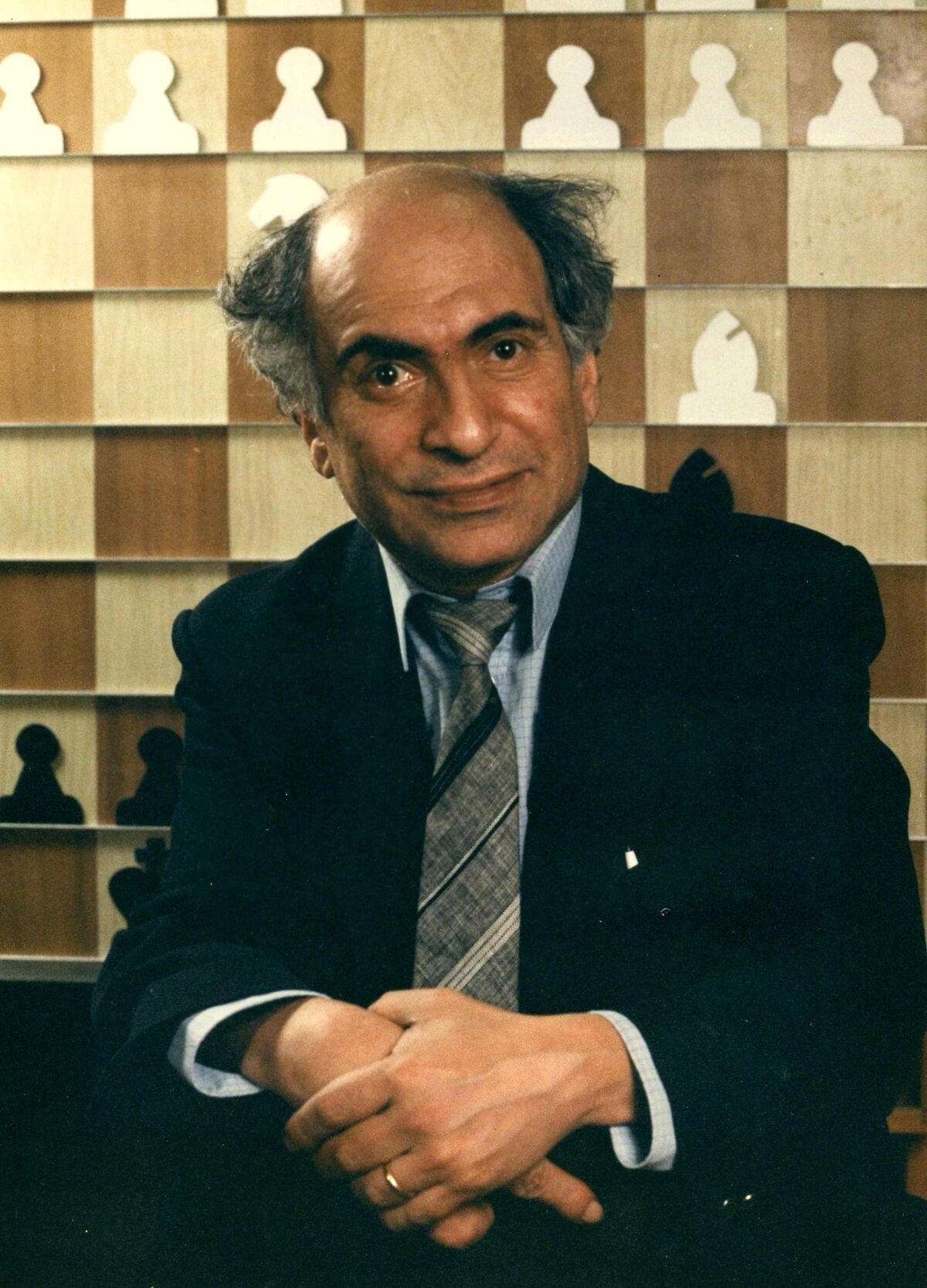 Is it true that the most attacking chess player in the world, Mikhail Tal,  had 3 fingers in his right hand? - Quora