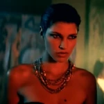 Brunette Vampiress (Straight Through My Heart) - Last Edited: 2022-03-08