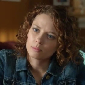 Villainous con artist Lisa Knight