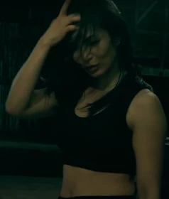 Tessa17.png (316 KB) Showing off that windswept hair