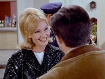 Inga warmly introduces herself to Solo.