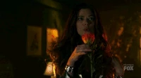 Gotham Ivy Pepper 07G.gif (3.51 MB) Ivy kills a couple with a poisonous flower