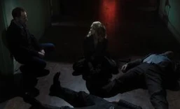 S02E12-Holmes Moriarty killed kidnappers