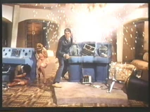 The end of Helga Pandora and Petersen (Daliah Lavi and Beba Loncar with James Villiers)