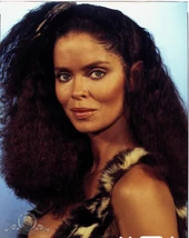 Still-of-barbara-bach-in-caveman-632c704dd3e9c347fedd46505752643f-large-86487.jpg (109 KB)