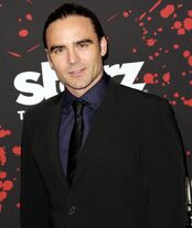 Dustin-clare-premiere-spartacus-war-of-the-damned-03