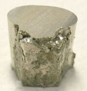 569px-Nickel chunk.jpg