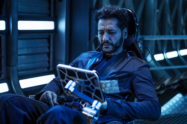 Cas Anvar as Alex Kamal