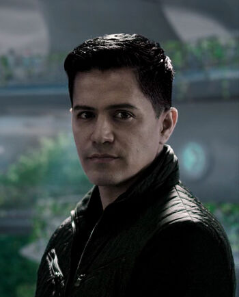 S01E02-JayHernandez as DimitriHavelock 01d