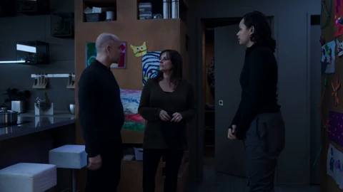 Bobbie meets Esai's wife Katlin