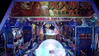 Holden and Miller hide in an Arcade