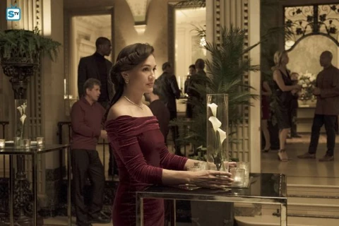 Flashback to Clarissa at a party