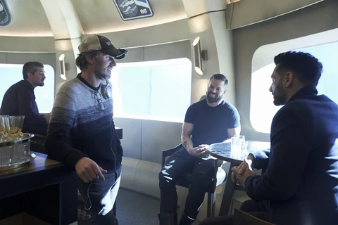 Director Breck Eisner chats with Wes Chatham (Amos Burton) and Cas Anvar (Alex Kamal) during the production of the original finale.