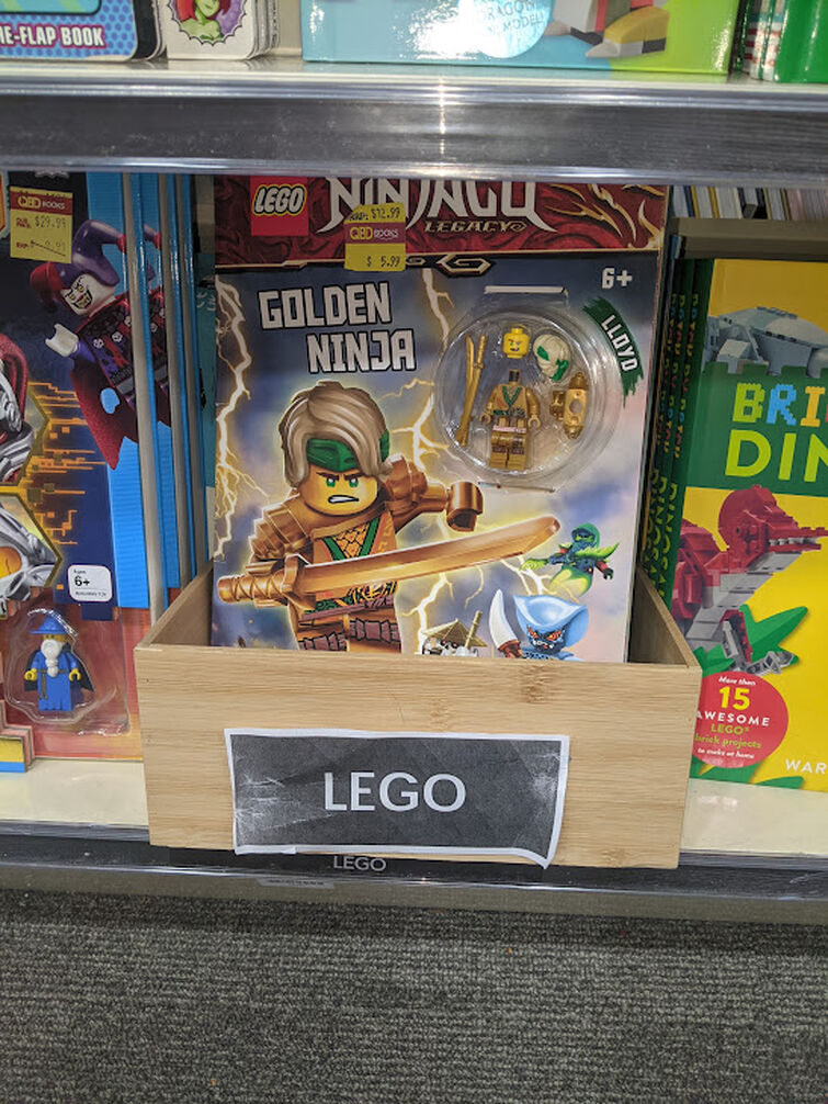 LEGO NINJAGO: Golden Ninja [Book]