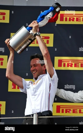 Nathan-divey-gbr-mercedes-amg-f1-no1-mechanic-fete-sur-le-podium-grand-prix-de-france-dimanche-23-juin-2019-paul-ricard-france-2gd055a