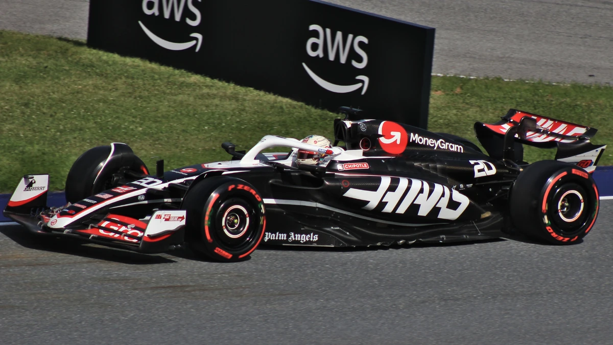 【新】MoneyGram Haas F1 Team VF-24 MoneyGram Haas F1® Team VF-24 Race Car | MoneyGram Haas F1