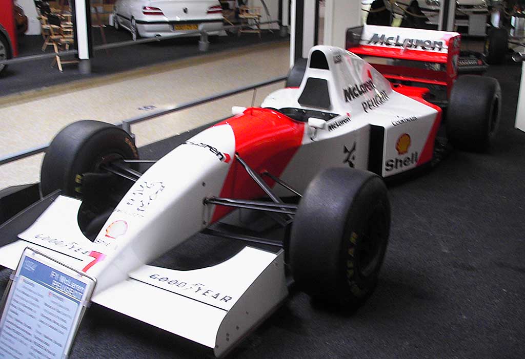 Marlboro McLaren PEUGEOT MP4/9マクラーレンプジョ McLaren MP4/9 Peugeot