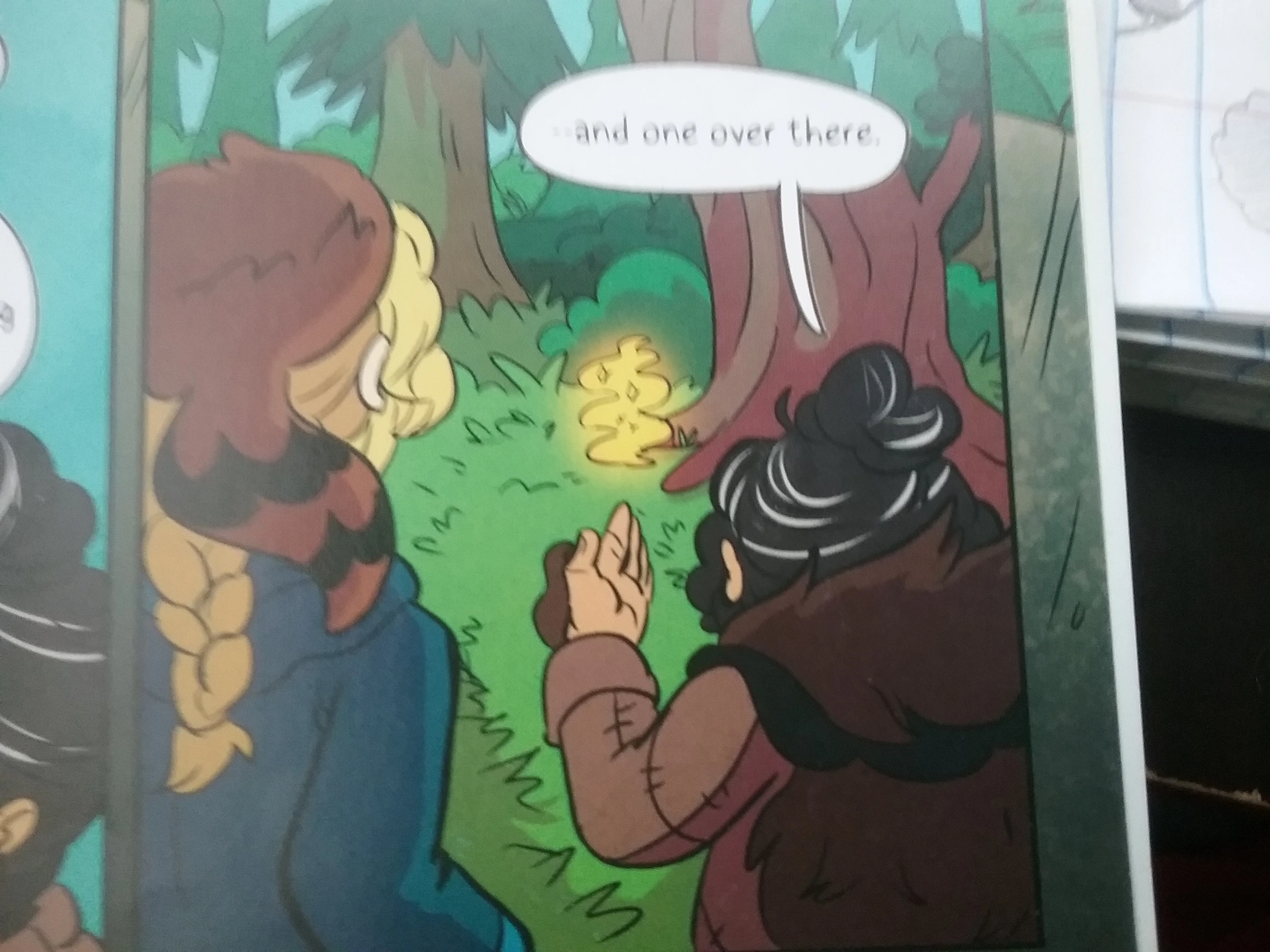 wtf is curious light doing in my lumberjanes book Fandom