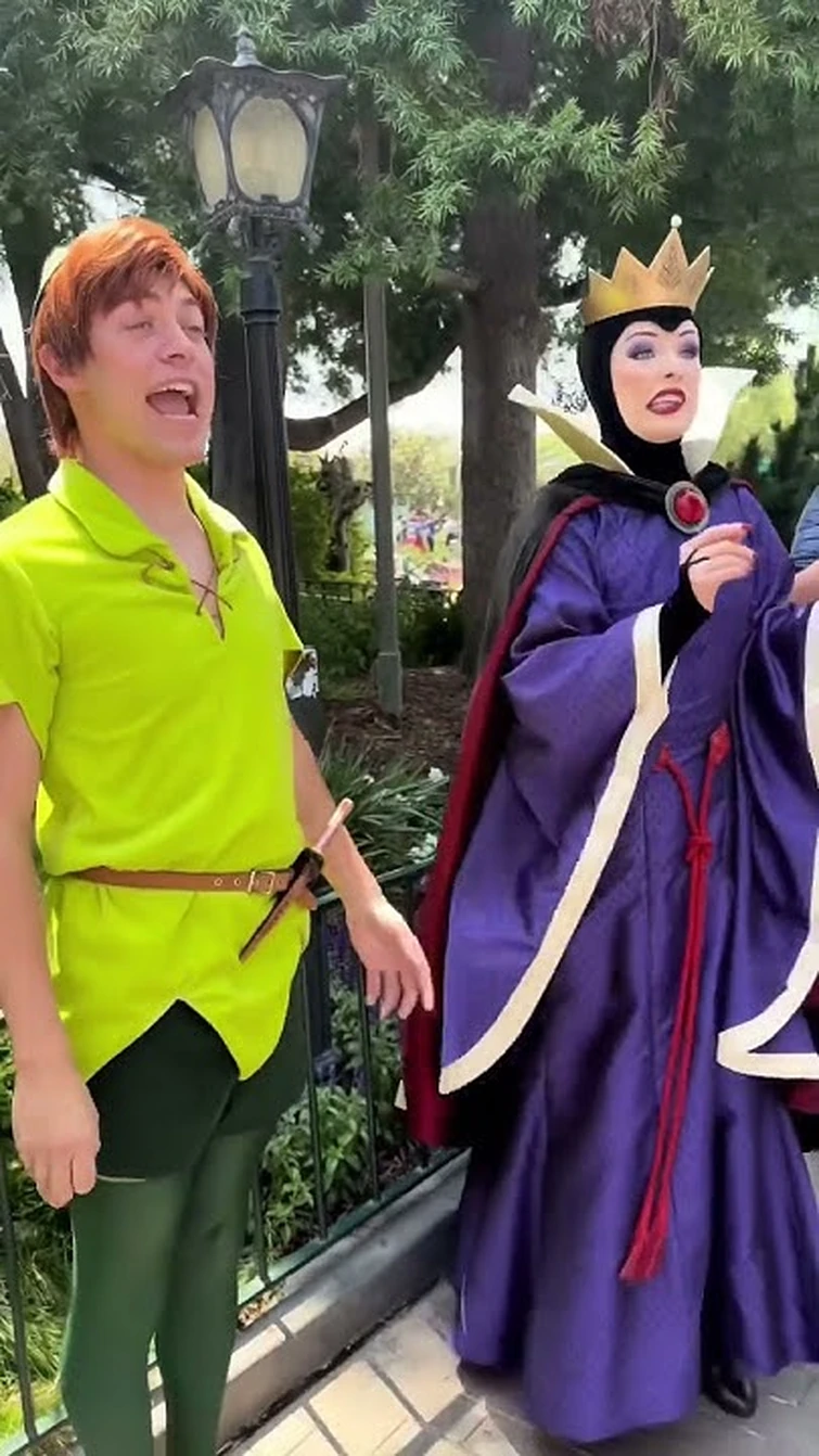 Disney’s Evil Queen #Disneyland #disney #fyp #savage #evilqueen #disneyland #viral #funny #fouryou