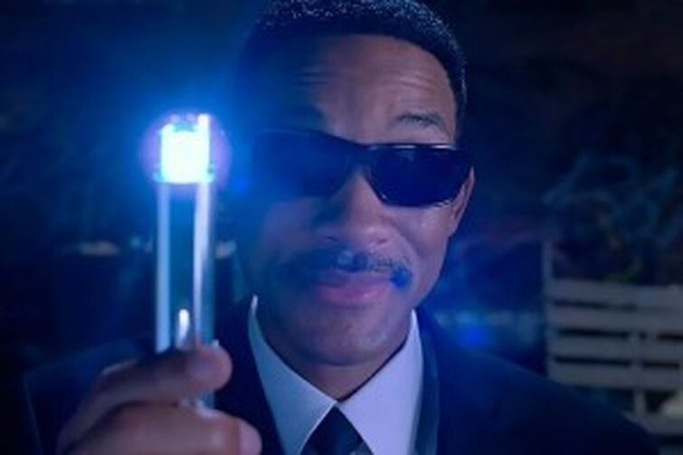 Люди в черном мем про стирание Люди в черном 2 / Men in Black II (MIB II) (2002, фильм) ""Готика 2 возвращени