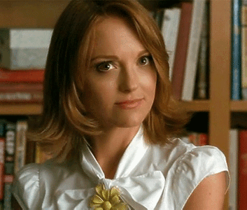 Glee---Jayma-Mays-as-the-impecably-dressed-Emma-Pillsbury