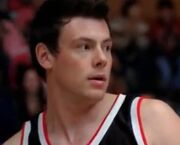 Basketball-Finn-Season-1-glee-16302893-405-327