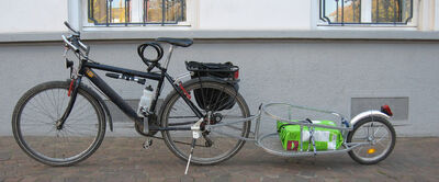 MTB mit Einradanhänger
