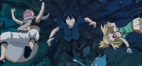 Grey et Natsu tombant dans un précipice.
