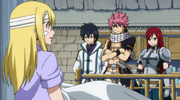 Natsu rejoignant Lucy à la fin du combat