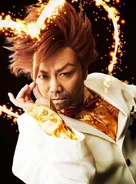 Tomioka Koichiro Ichiya.jpg (156 kio) Tomioka Koichiro dans le rôle d'Ichiya Vandalei Kotobuki