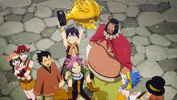 Natsu et ses amis fêtent la coupe de victoire