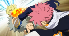 Natsu golpeando a Sting